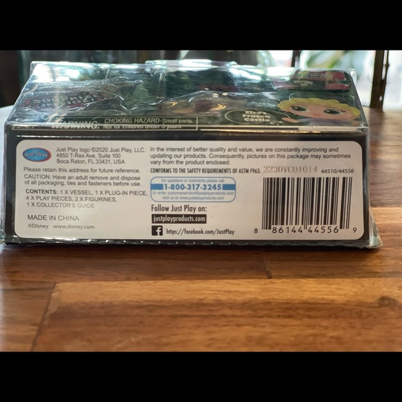 Host Pick Disney Doorables Mini Playset Elsa’s Frozen Castle - Picture 6 of 6